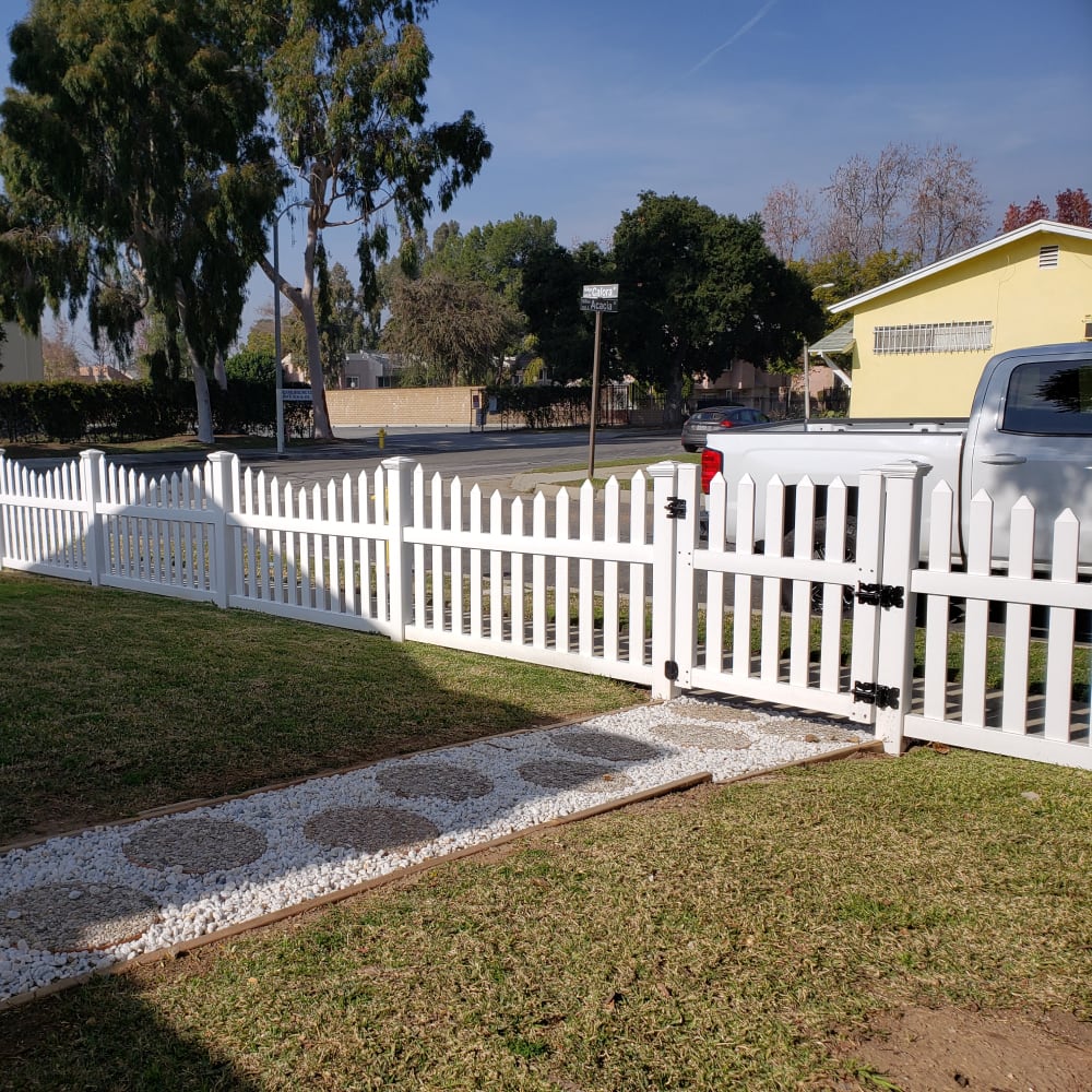 Vinyl fence by LA Fence Craft