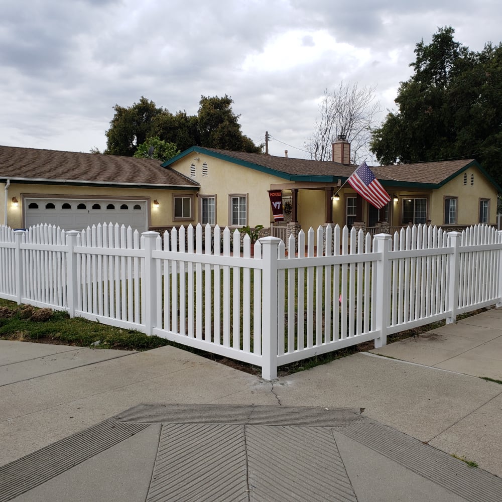 Vinyl fence by LA Fence Craft