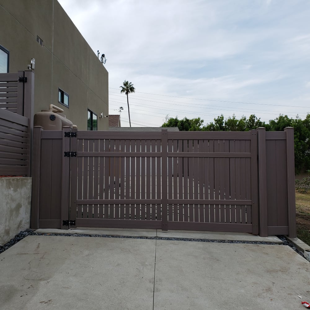 Vinyl fence by LA Fence Craft