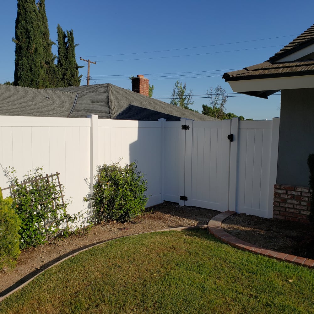 Vinyl fence by LA Fence Craft