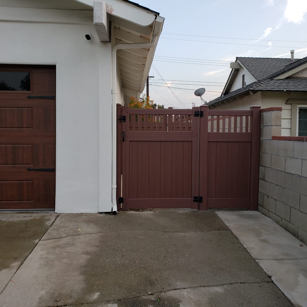 Vinyl fence by LA Fence Craft