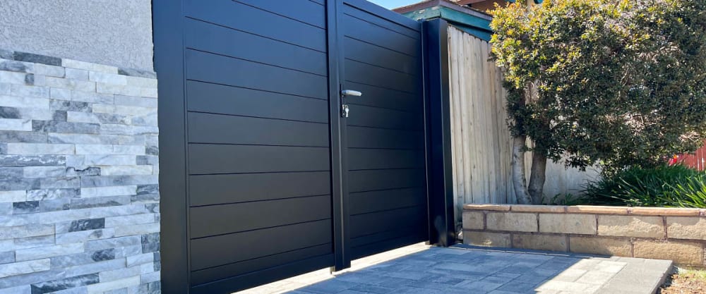 Aluminum gate by LA Fence Craft