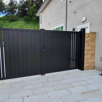 Aluminum gate by LA Fence Craft