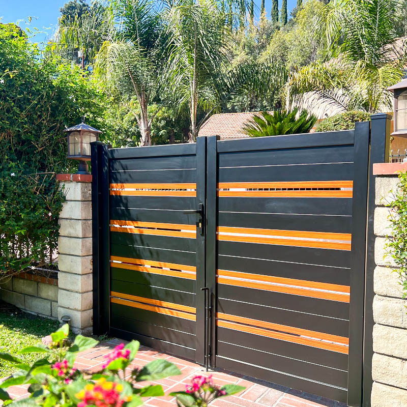 Aluminum gate by LA Fence Craft