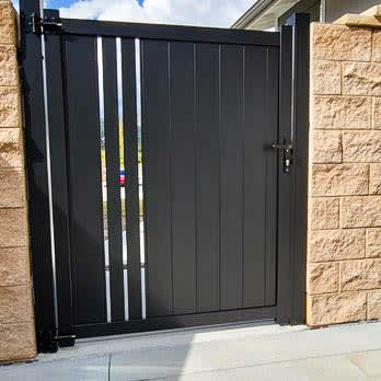 Aluminum gate by LA Fence Craft