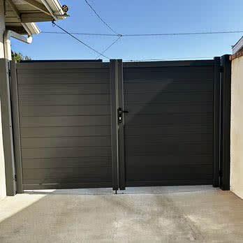 Aluminum gate by LA Fence Craft