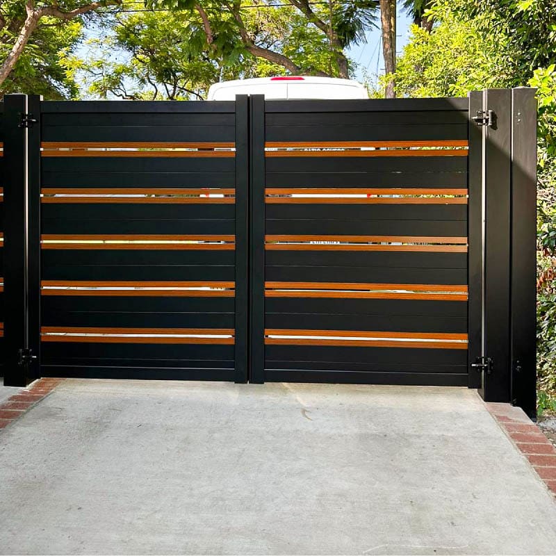 Aluminum gate by LA Fence Craft
