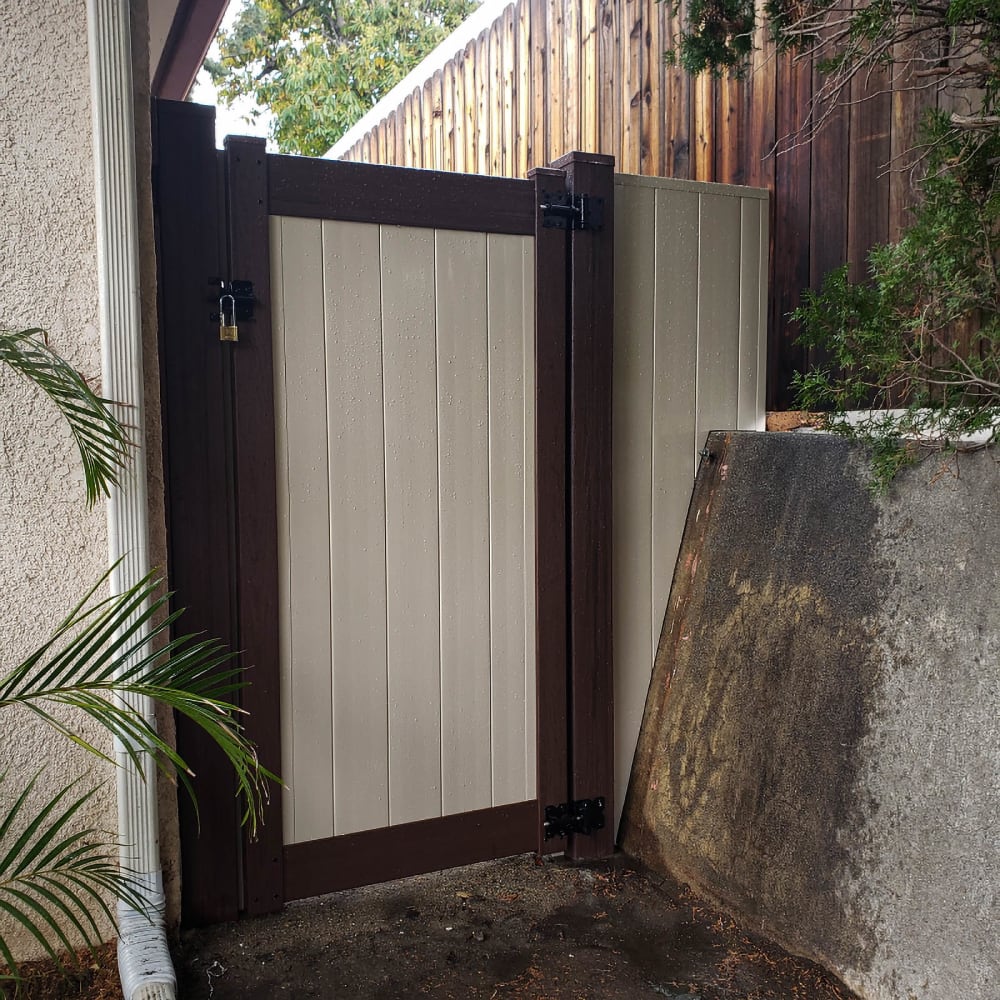 Vinyl gate by LA Fence Craft