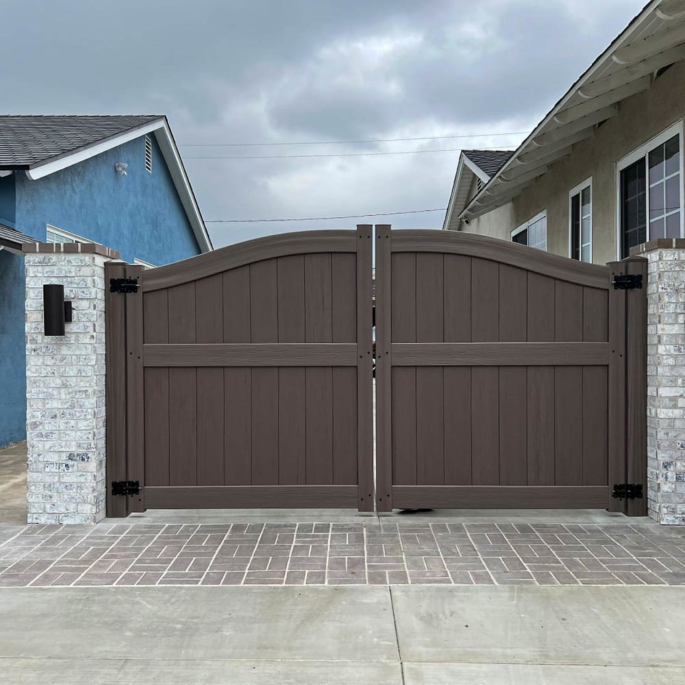 Vinyl gate by LA Fence Craft