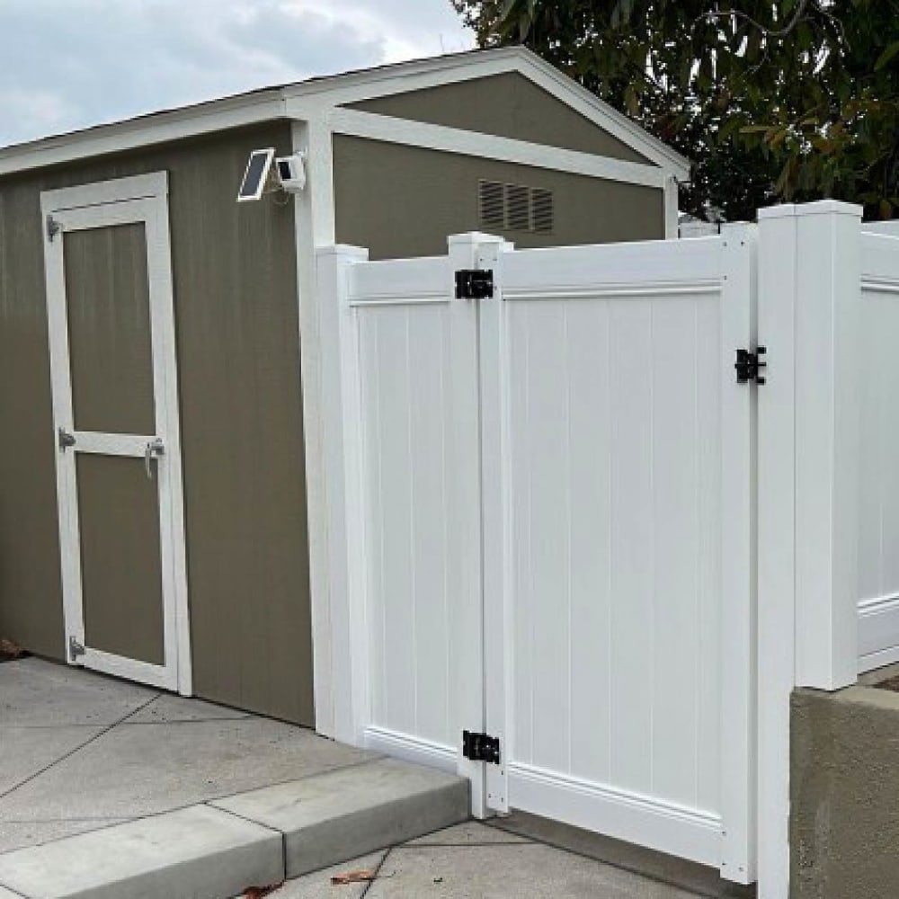 Vinyl gate by LA Fence Craft