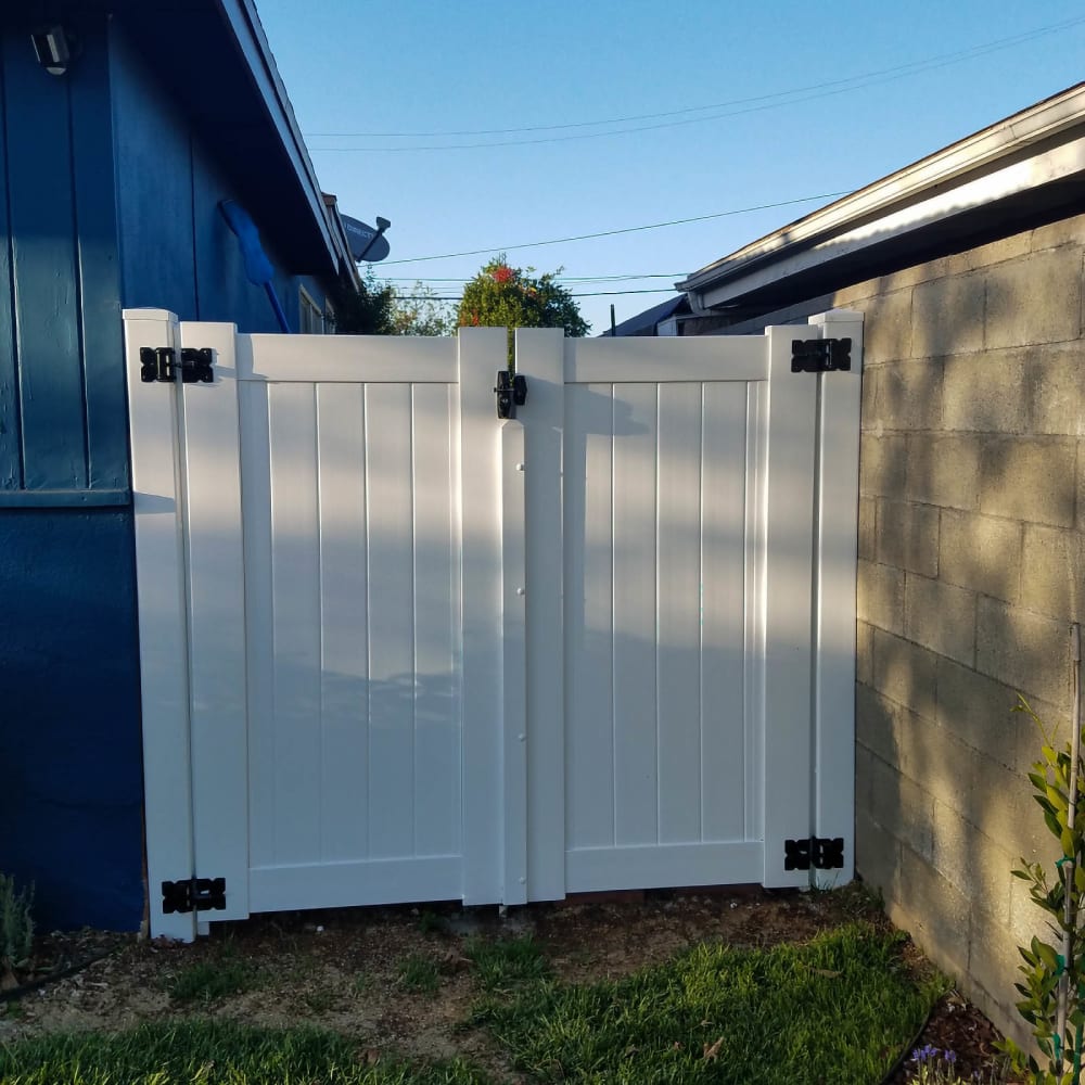 Vinyl gate by LA Fence Craft