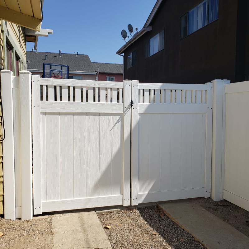 Vinyl gate by LA Fence Craft