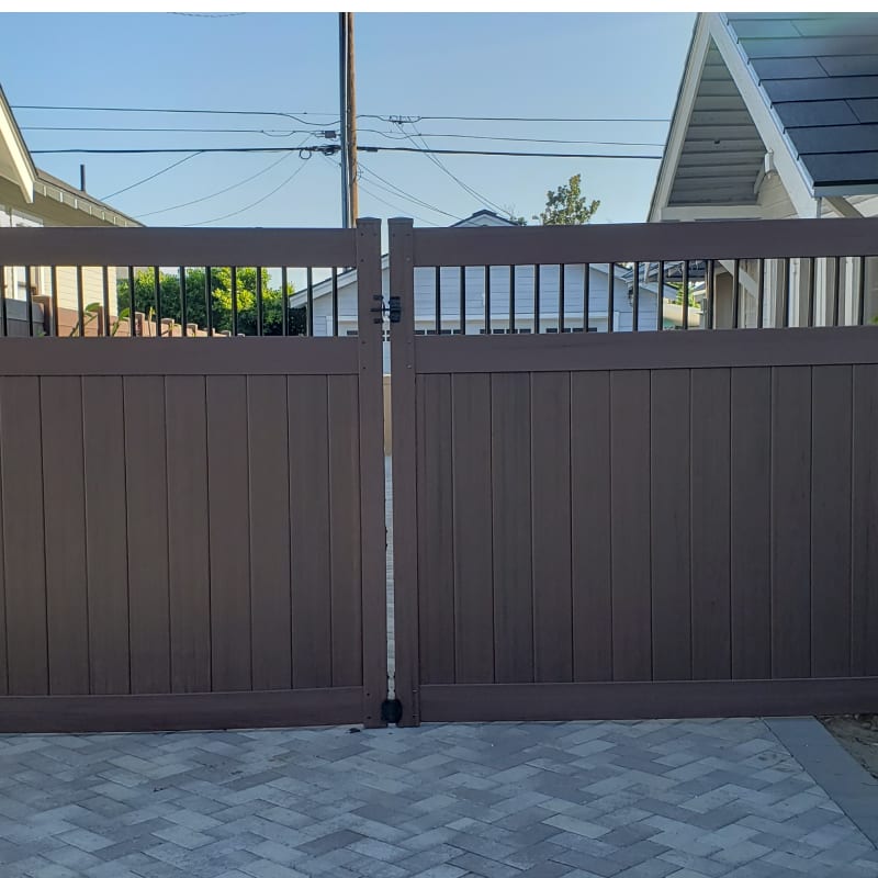 Vinyl gate by LA Fence Craft
