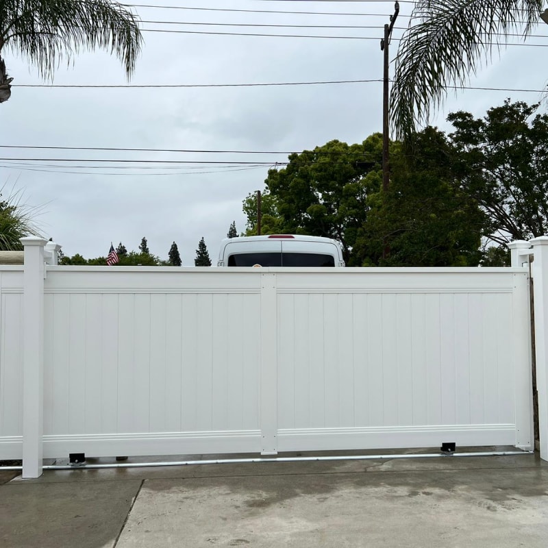 Vinyl gate by LA Fence Craft
