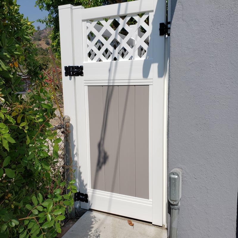 Vinyl gate by LA Fence Craft
