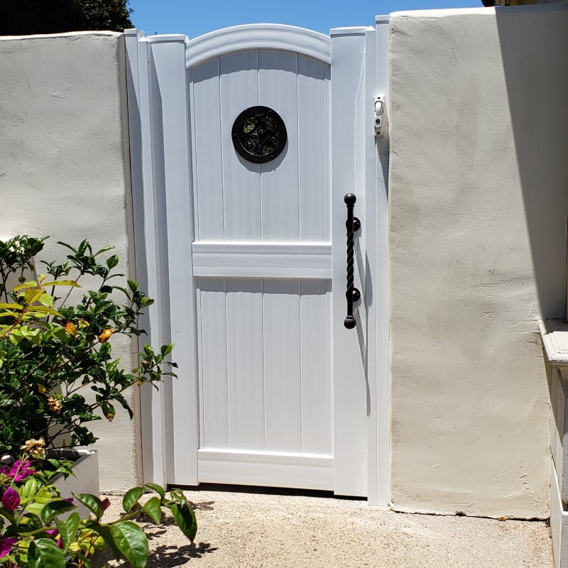 Vinyl gate by LA Fence Craft