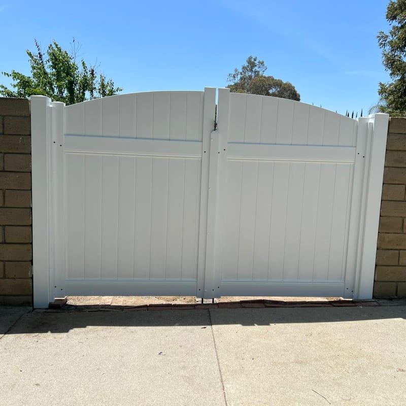 Vinyl gate by LA Fence Craft