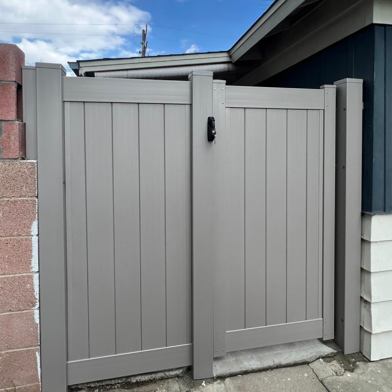 Vinyl gate by LA Fence Craft