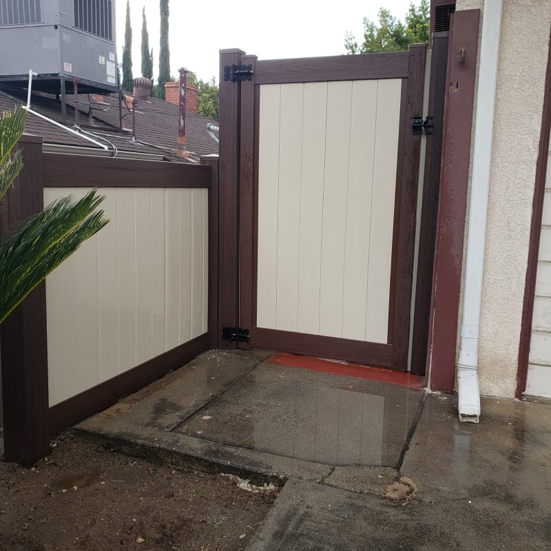 Vinyl gate by LA Fence Craft