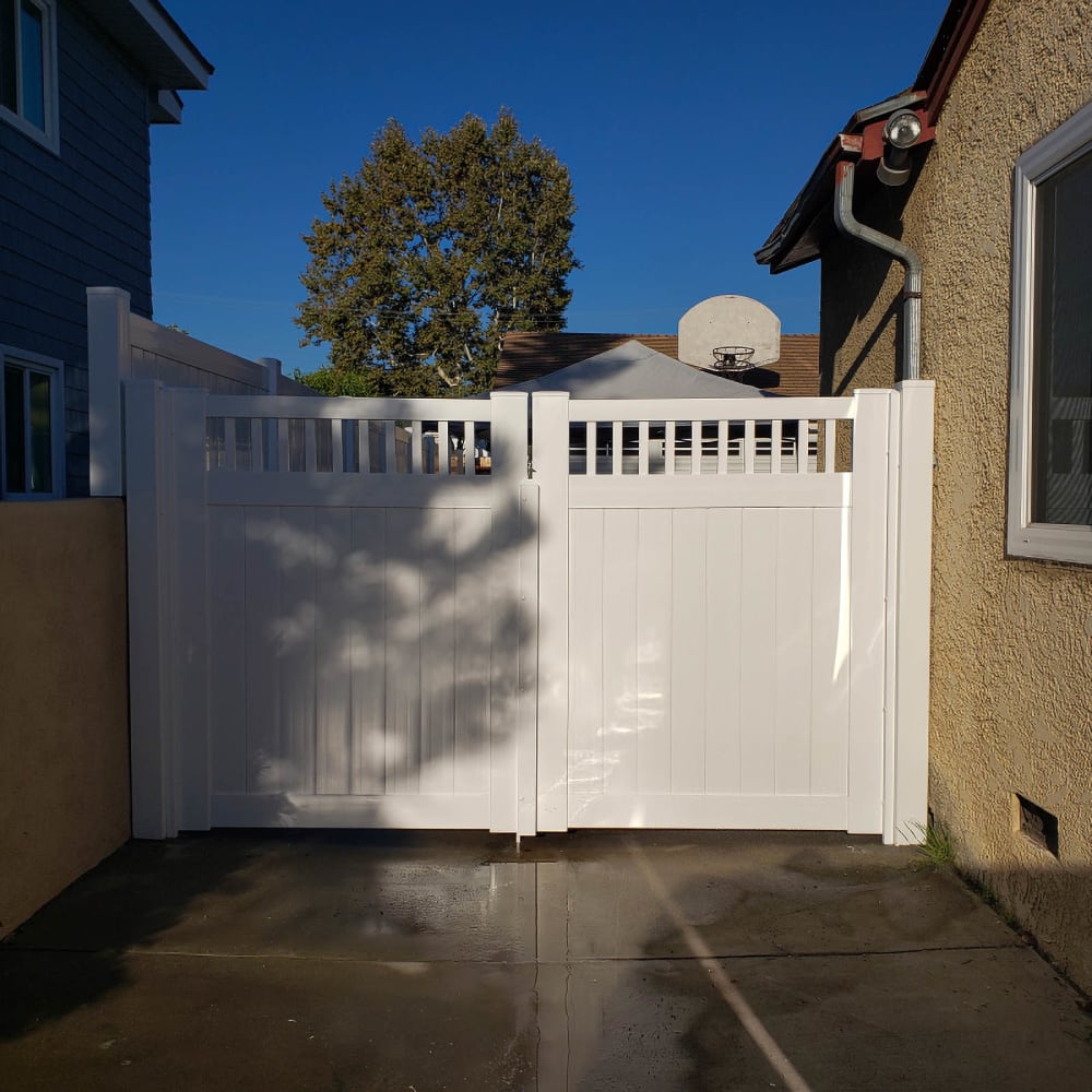Vinyl gate by LA Fence Craft