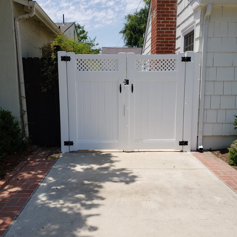Vinyl gate by LA Fence Craft