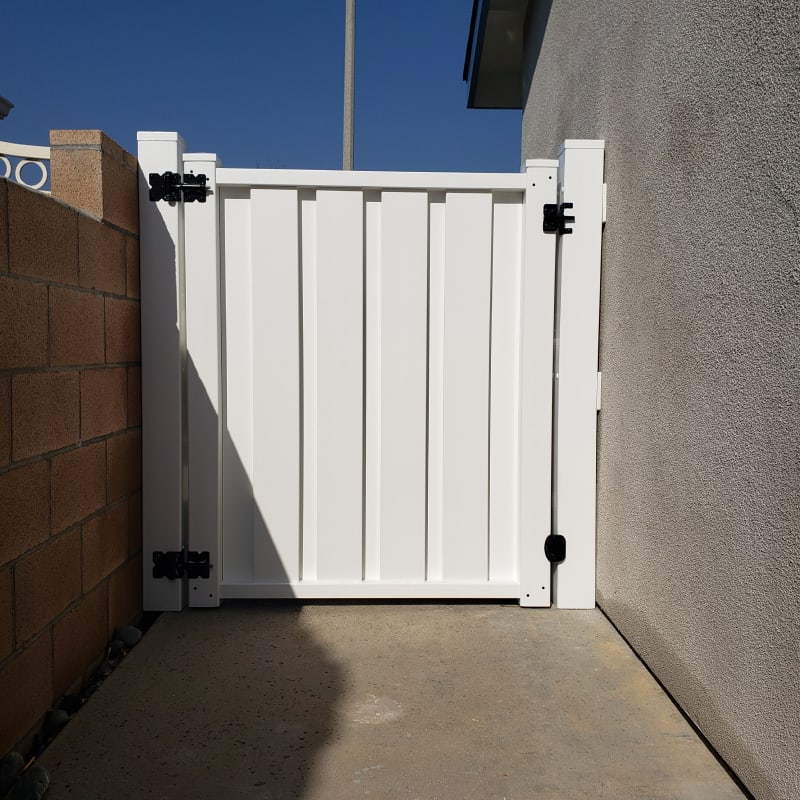 Vinyl gate by LA Fence Craft
