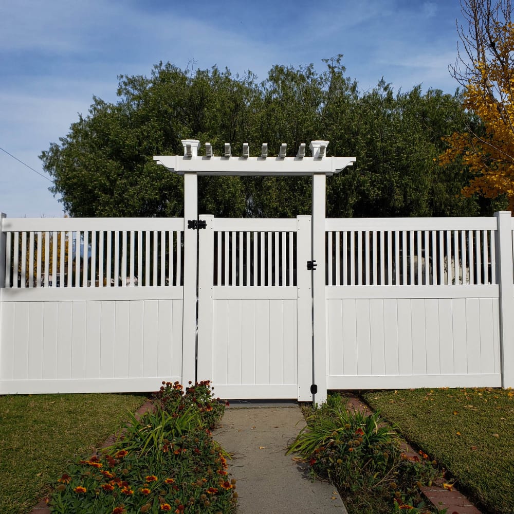 Vinyl gate by LA Fence Craft