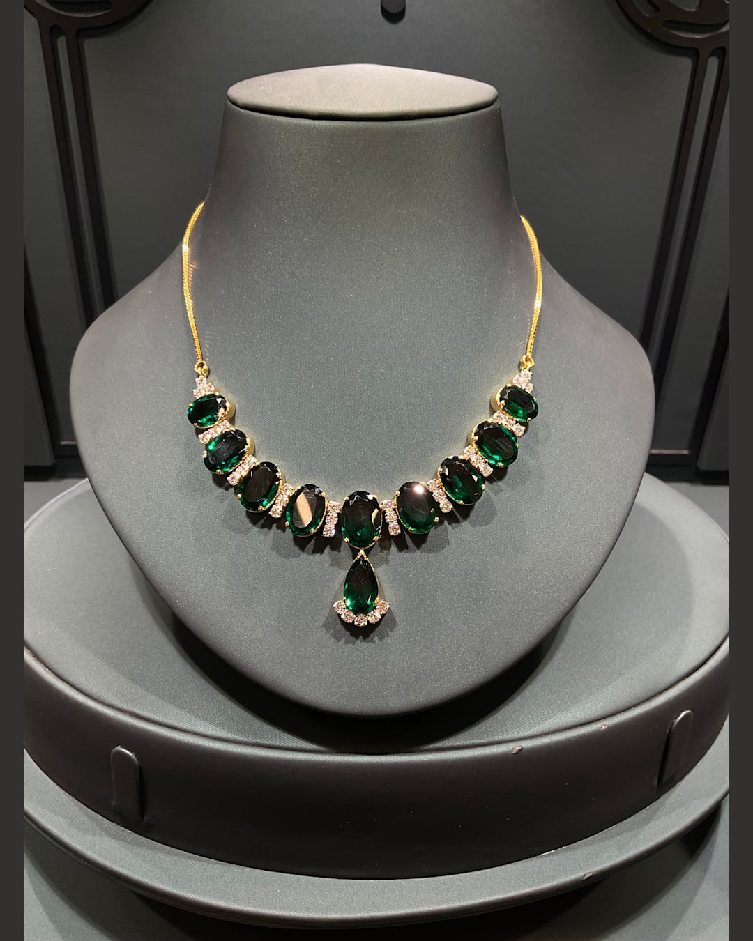 Green stone and diamond necklace in yellow gold, Vaishnavi Jewels Surat