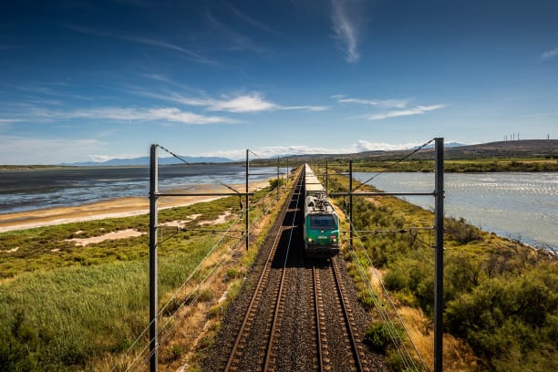 train de fret qui avance