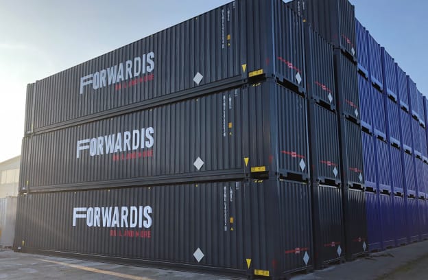 Containers Forwardis empilés