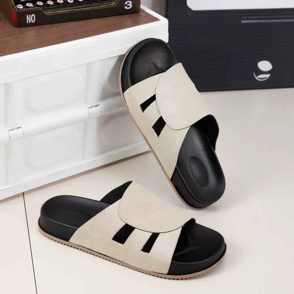 Three Belt Slide White