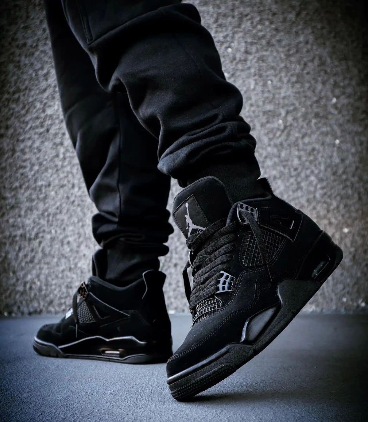 Jordan- 4 'Black Cat'