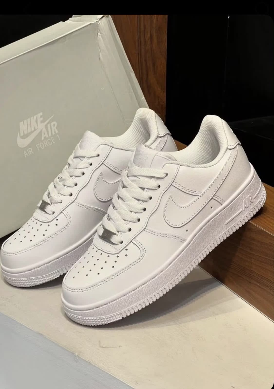 Nike Air Force 1 - White thumbnail 1
