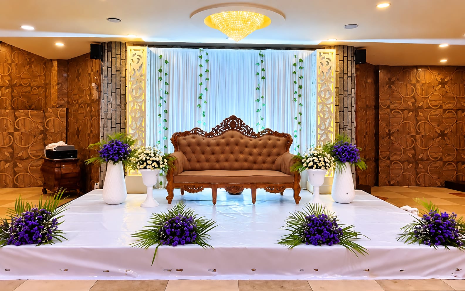 Elegant Wedding Stage with Vintage Sofa — Royal Decor wedding stages styling in Thanjavur