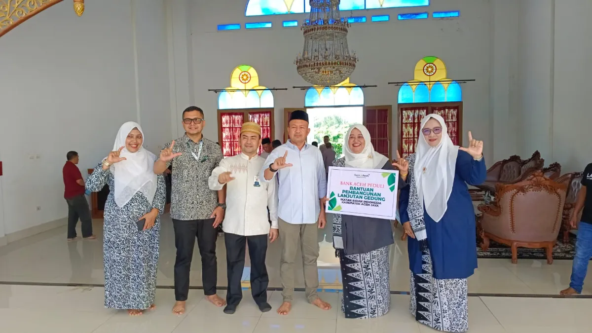 Bupati Aceh Jaya Serahkan Bantuan CSR Bank Aceh Peduli