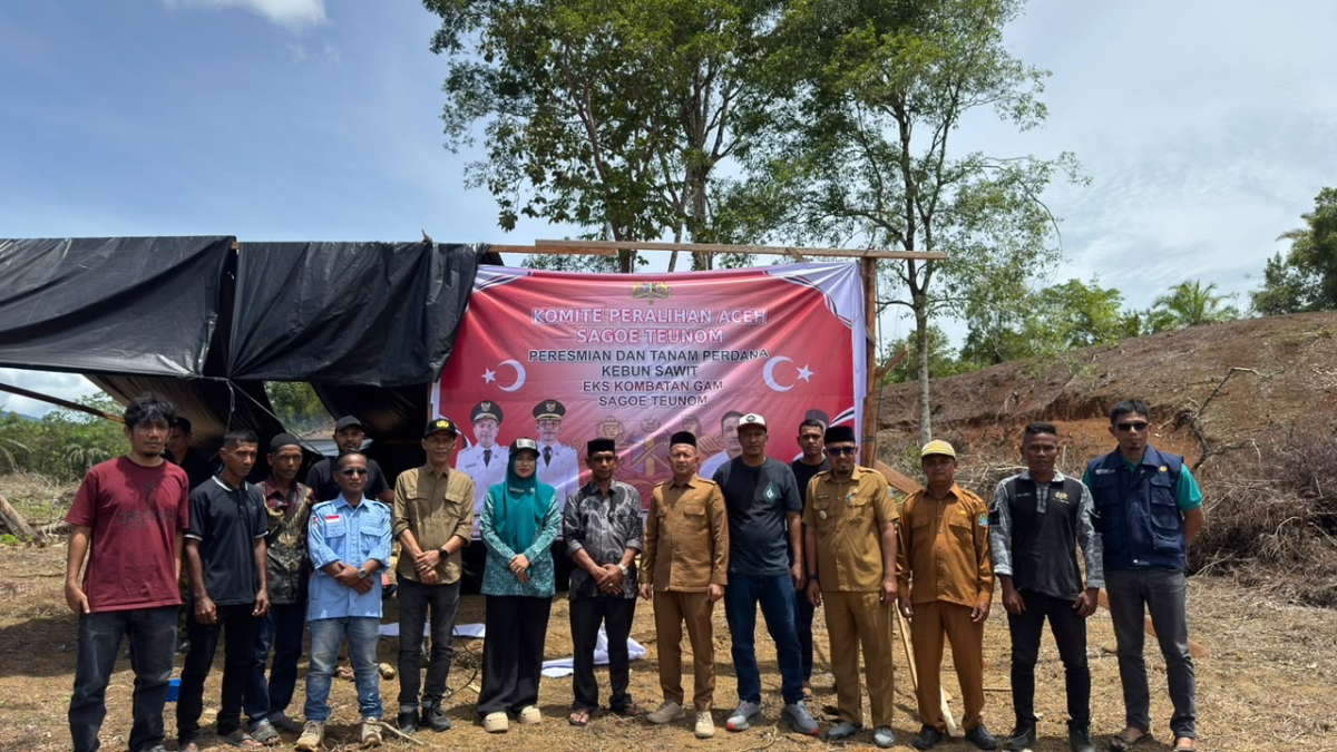 Bupati Aceh Jaya Hadiri Kanduri dan Tanam Perdana Kebun Sawit Eks Kombatan GAM di Teunom