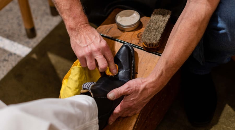 Boot polishing