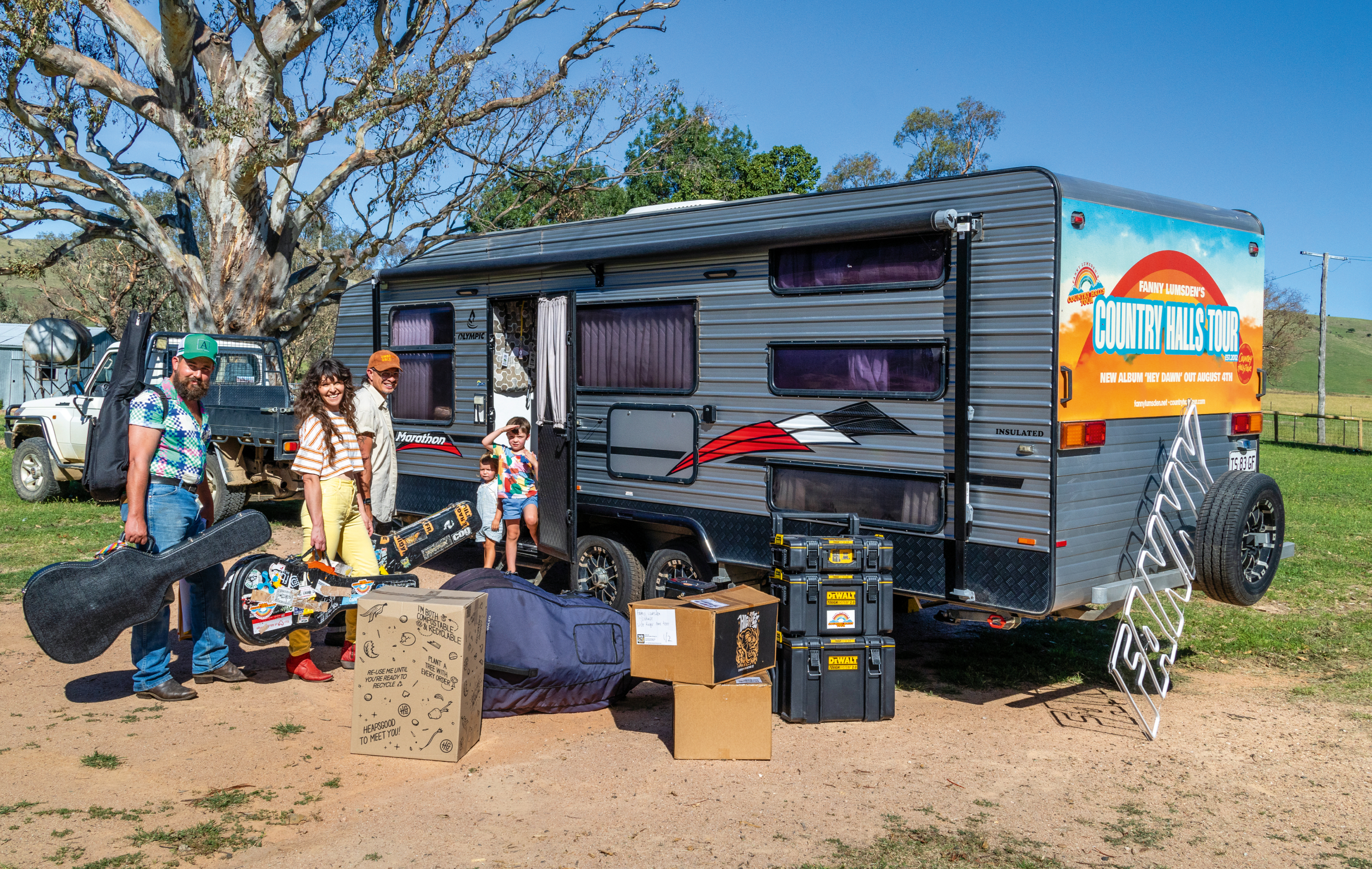 Fanny, Dan, Tom and the kids pack the van