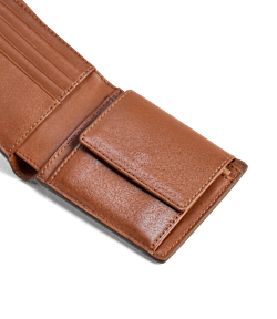 Bifold wallet with pocket