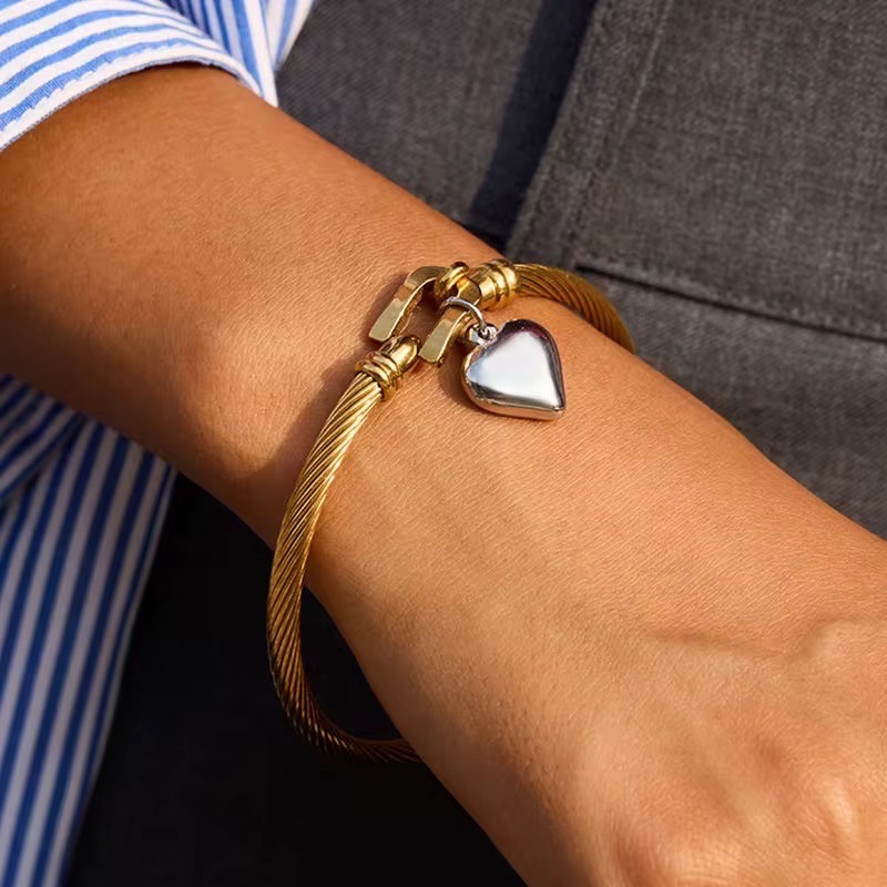 Golden Heart Charm Bangle