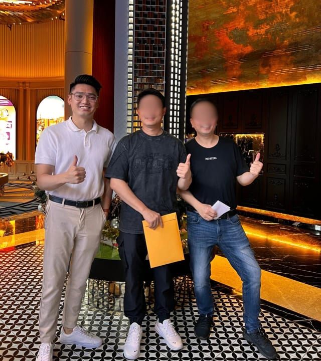 International Buyer: client with Wayne
