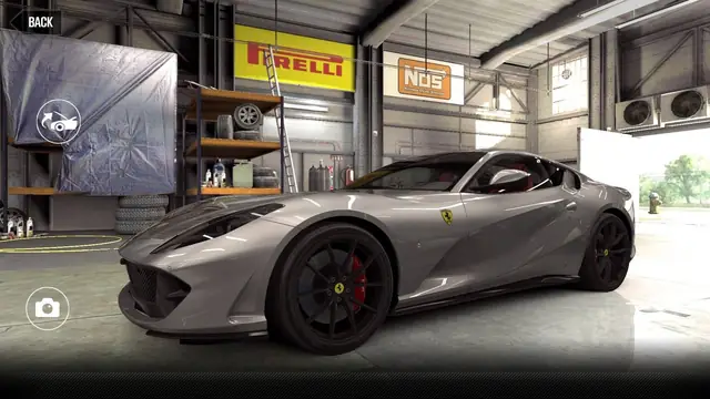 Ferrari 812 Superfast (Gold Star)