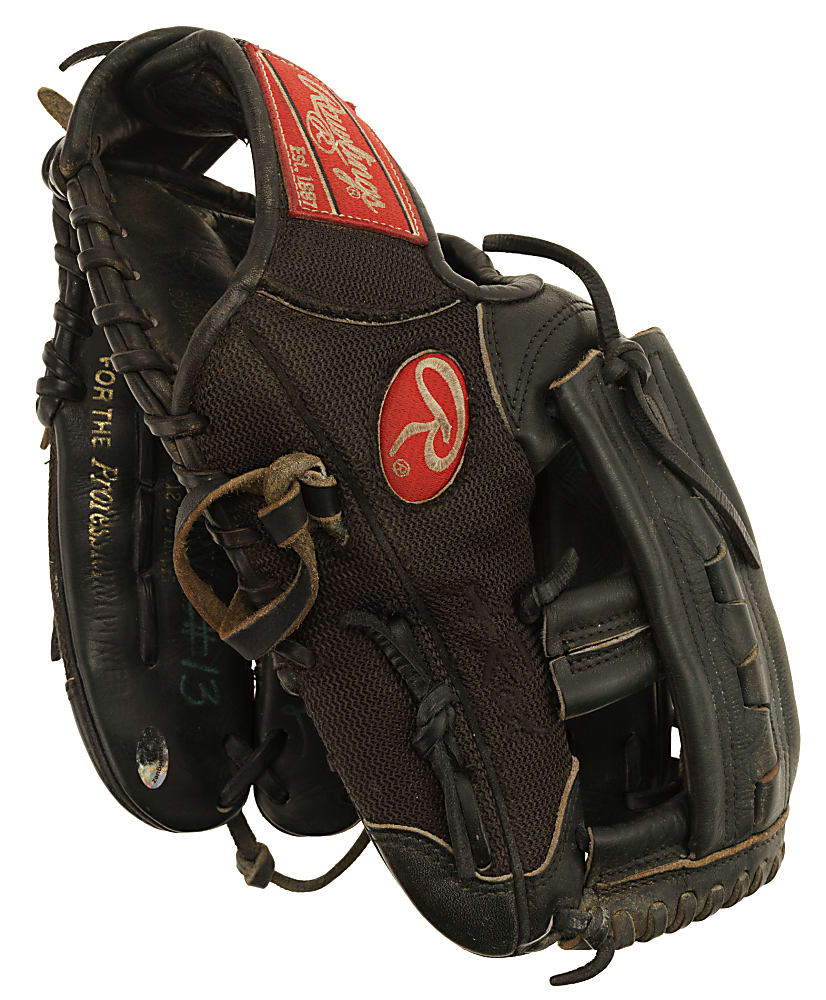 2010 Alex Rodriguez New York Yankees Signed Game-Used Glove - Photomatched to 62 Games Including 600th Home Run