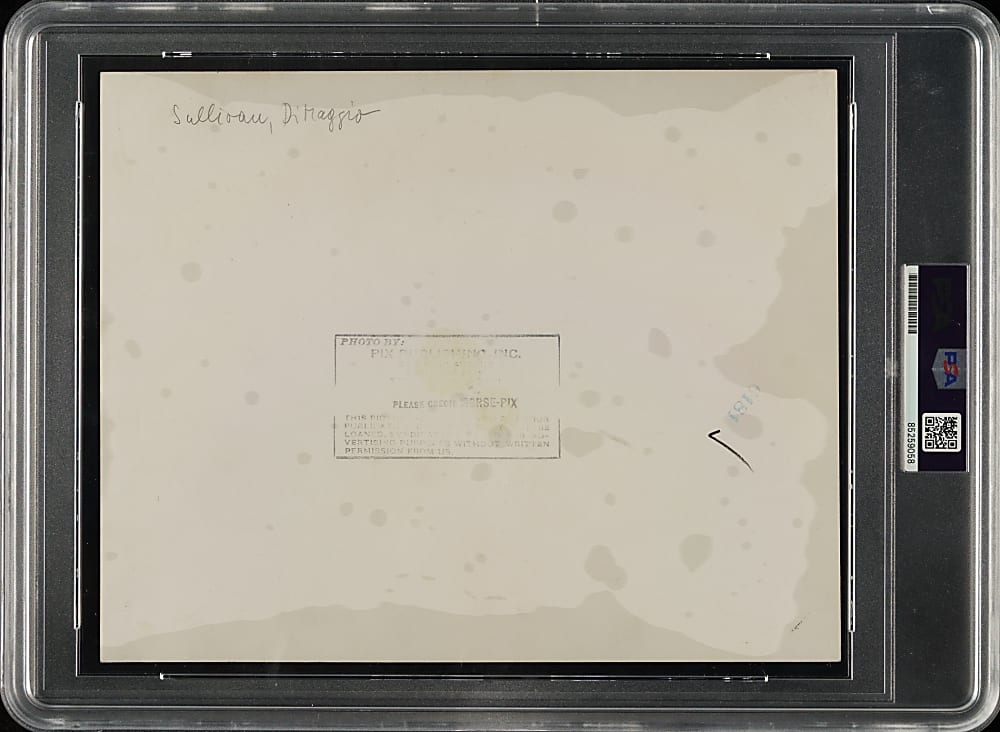 Circa 1940s New York Yankees Team with Joe DiMaggio Original Pix Publishing Incorporated Photograph PSA/DNA Type I