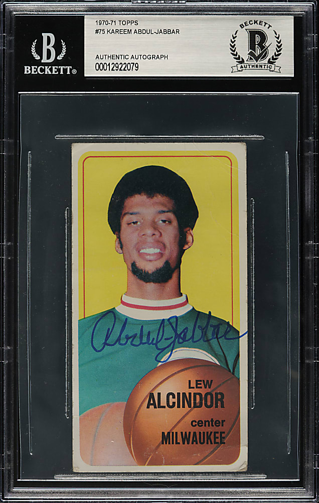 Signed 1970-1971 Topps Basketball #75 Lew Alcindor - Beckett