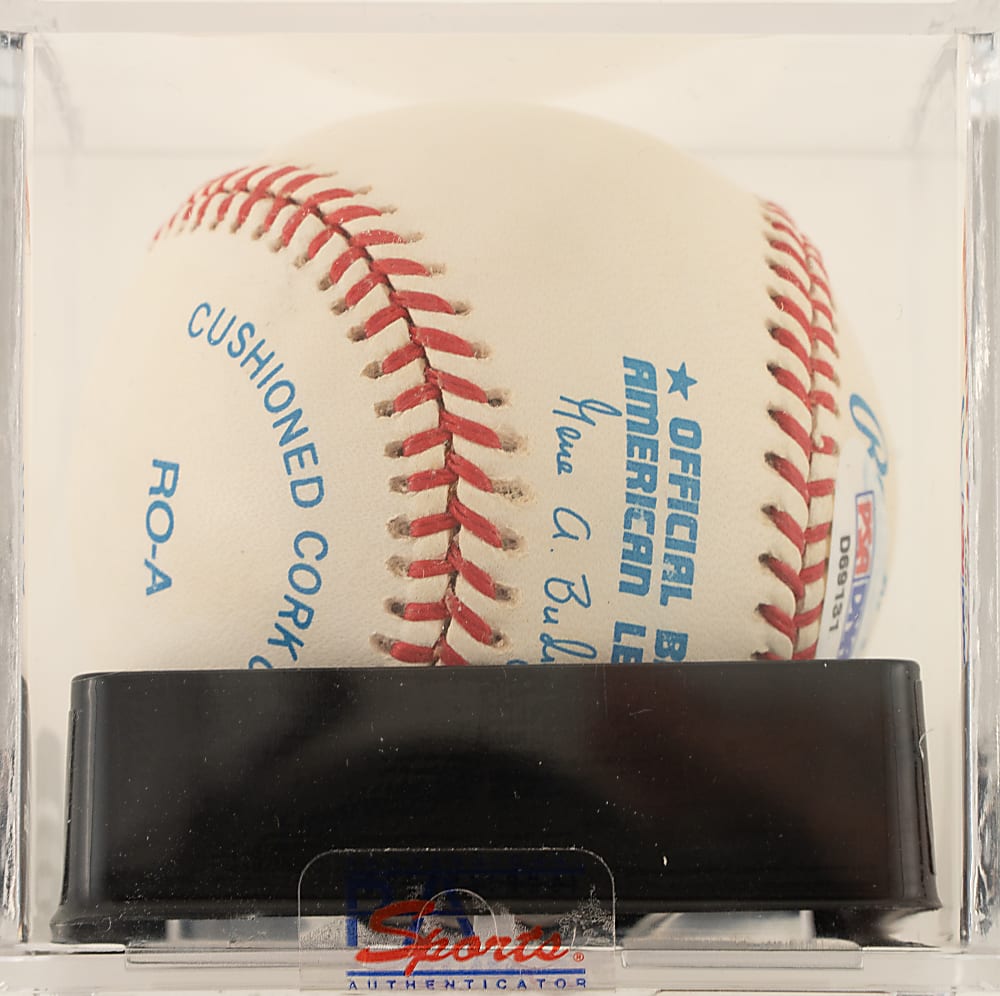 Joe DiMaggio Single-Signed Baseball PSA/DNA MINT 9