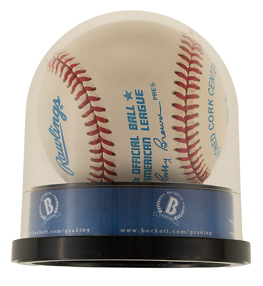 Joe DiMaggio Single-Signed Baseball Beckett MINT 9