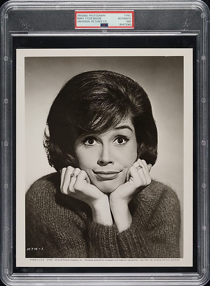 1965 Mary Tyler Moore Original Universal Pictures Co. Photograph PSA/DNA Type I