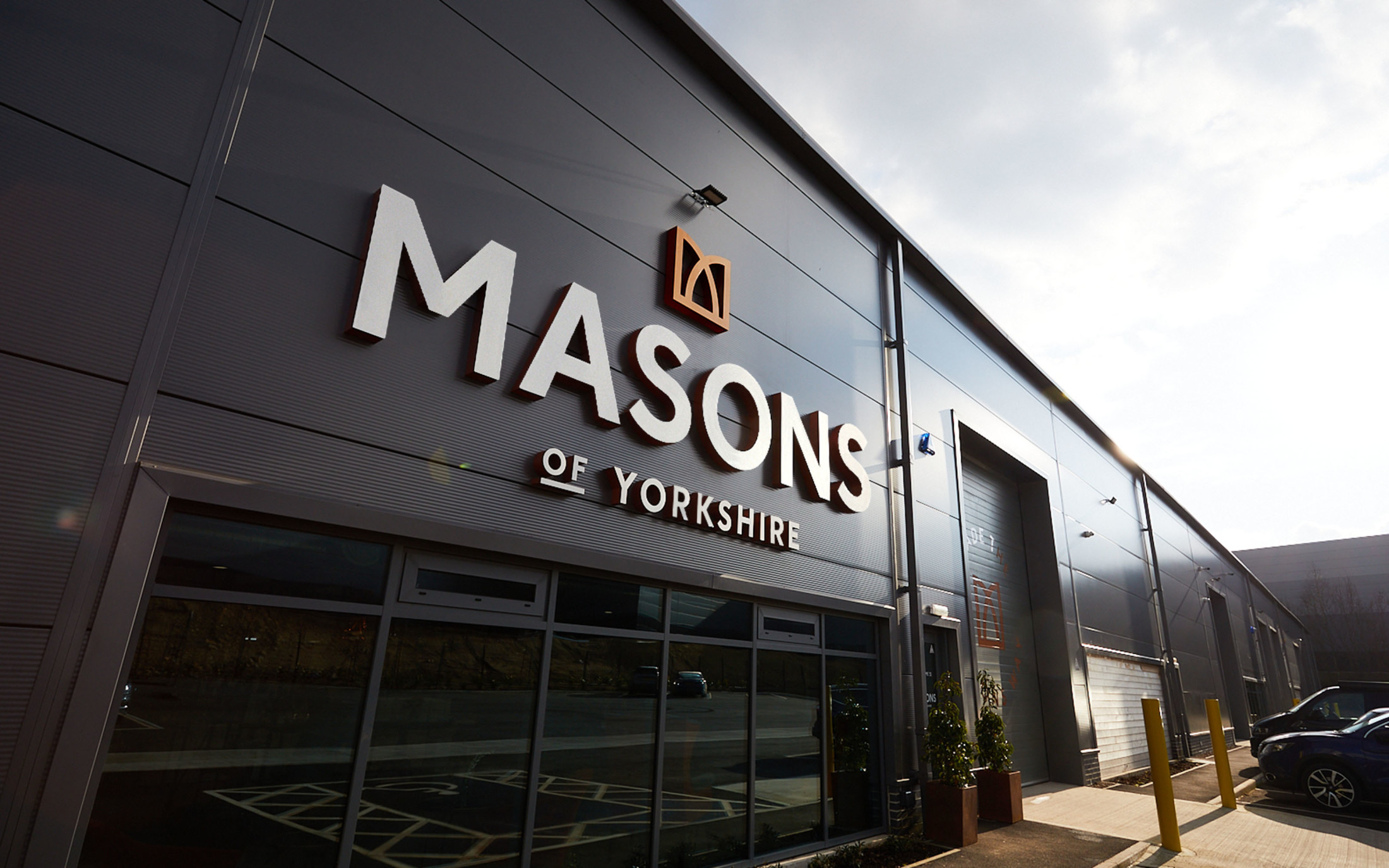 20 Masons Launch Factory Retouched 3200X2000