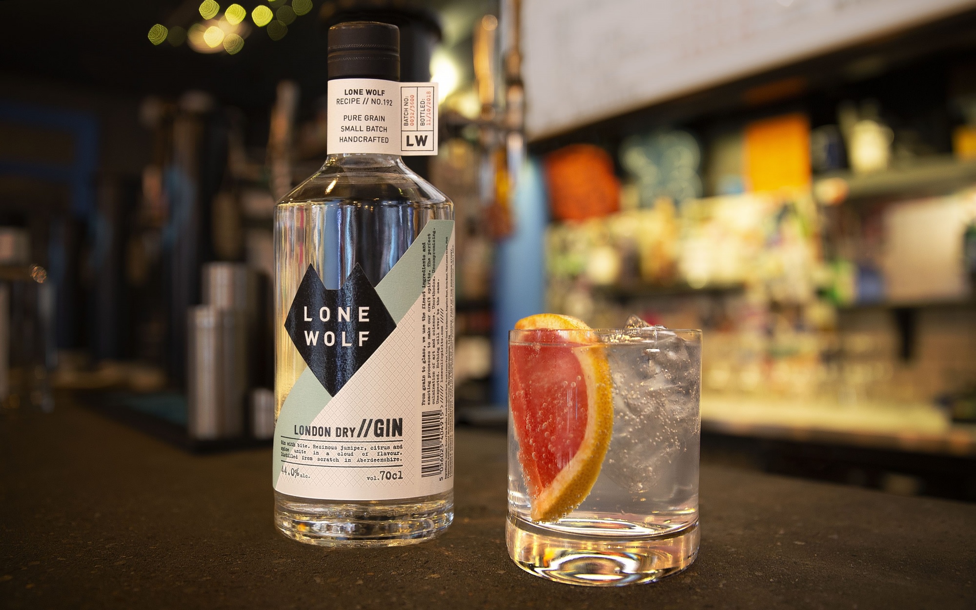 04 Lonewolf Casestudyimages 3200X2000 Lw Gin Bottle